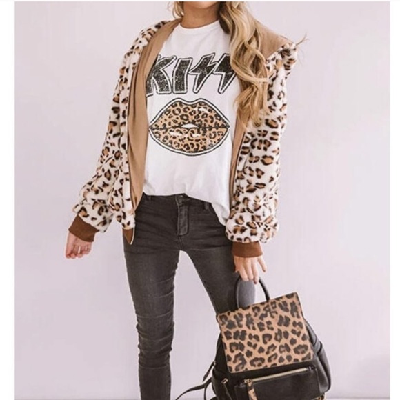 White Leopard Kiss Tee - Picture 3 of 4